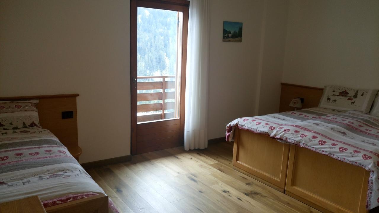 Hotel Meuble Rosalpina Isolaccia Exterior foto